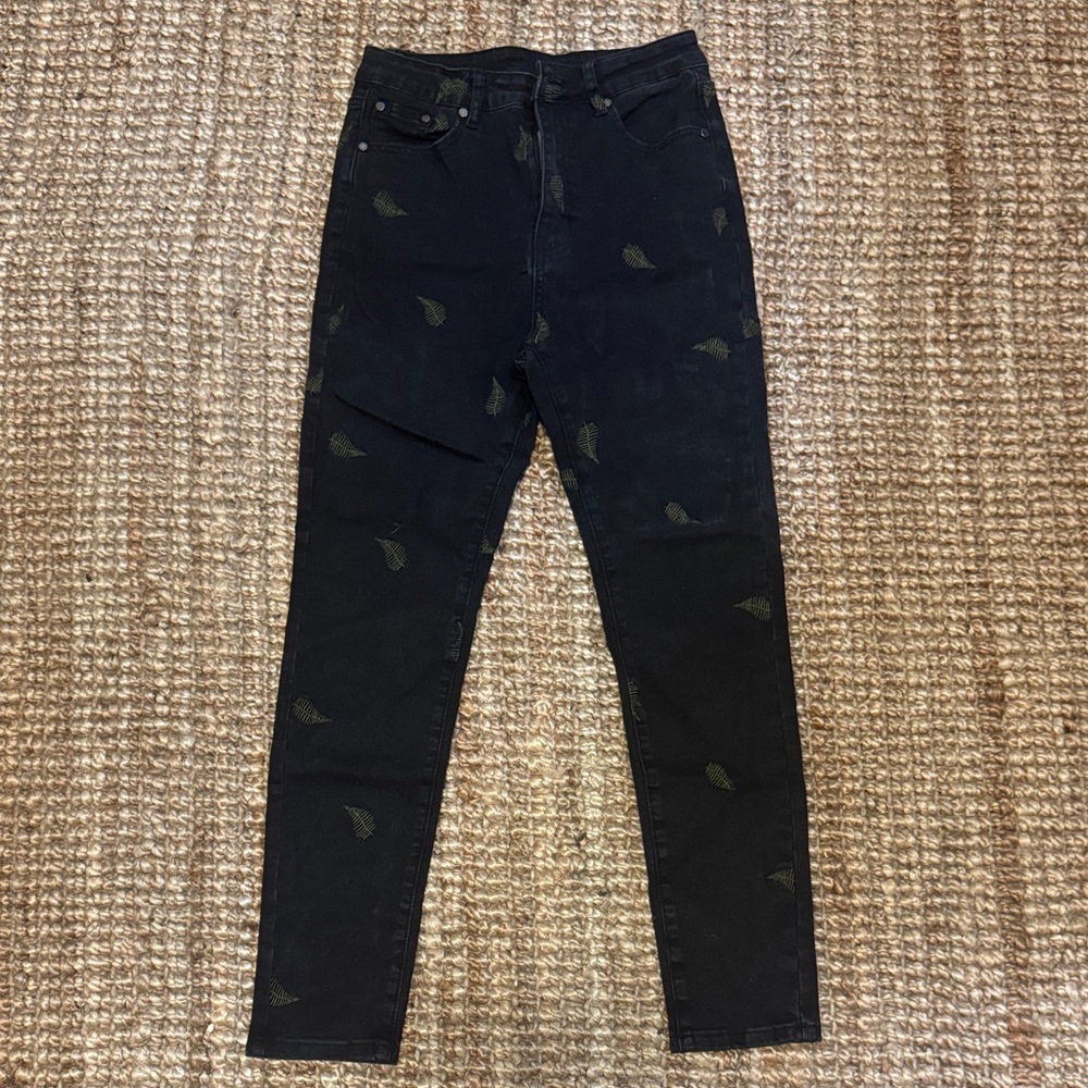 🩷2/$25 Disturbia Black Jeans with Leaf Pattern